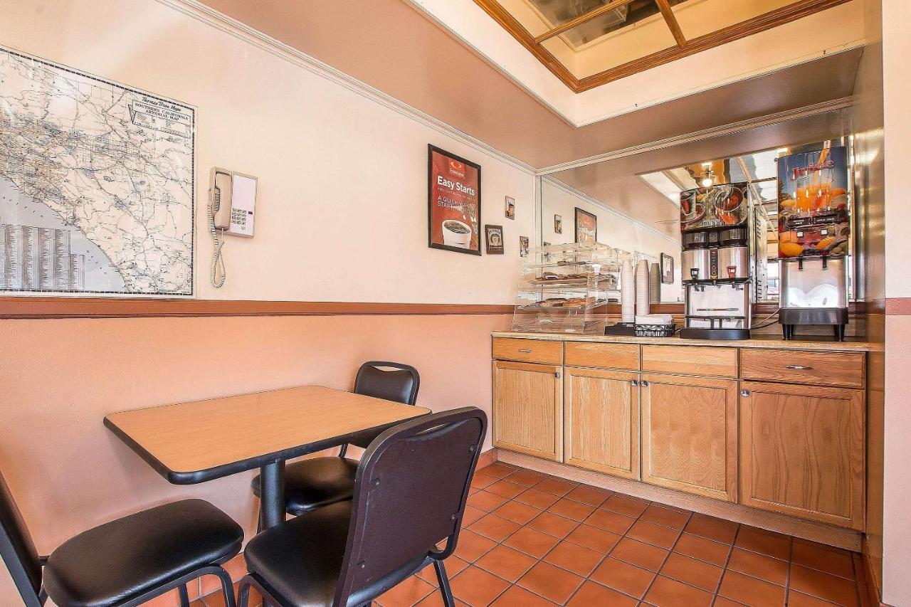 Econo Lodge Anaheim North Екстер'єр фото